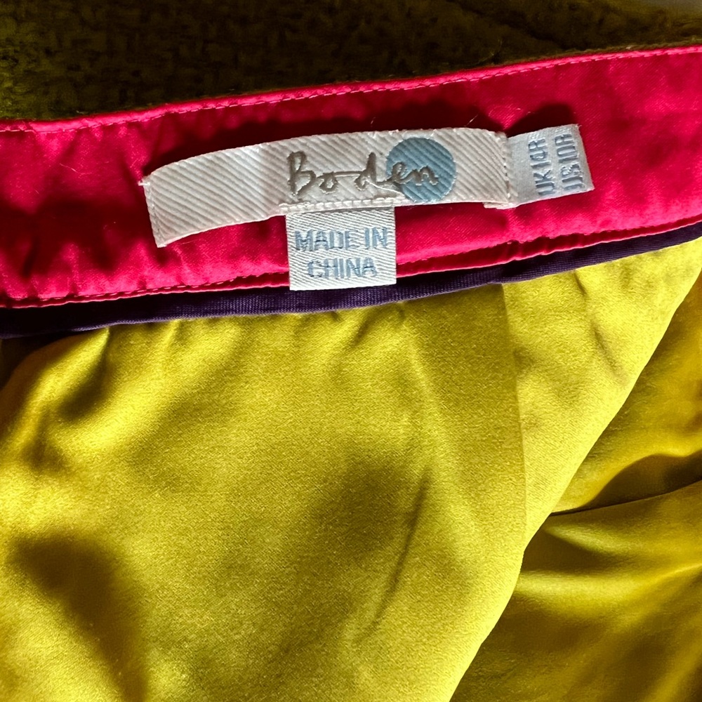 Bold wool pencil skirt